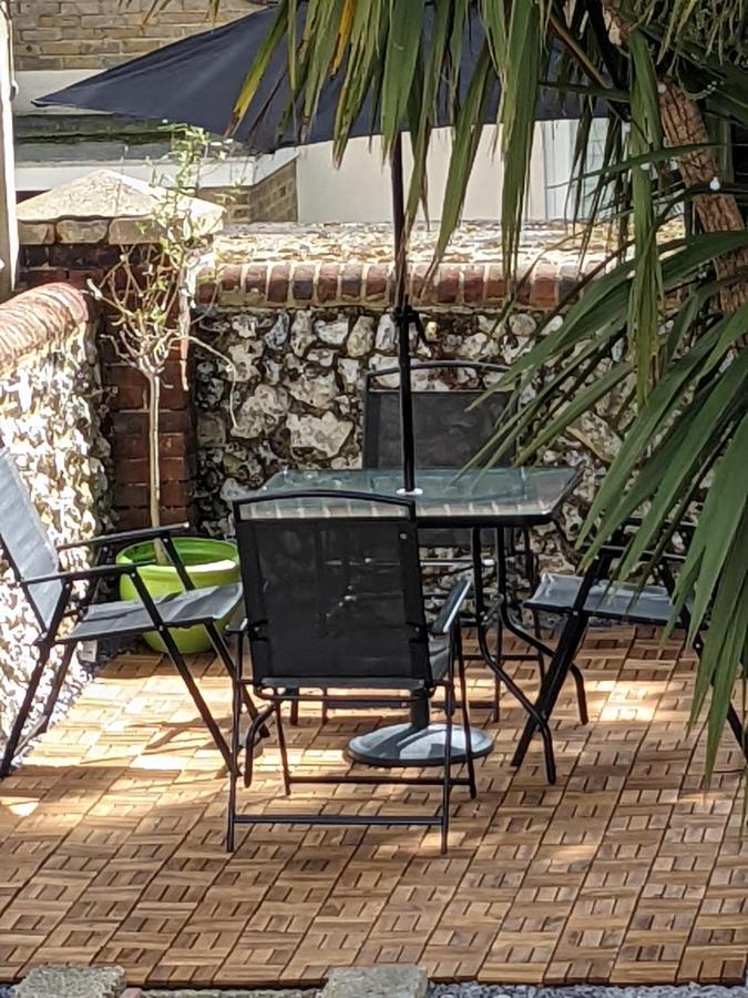 The Sheldon B&B - Free Private Parking Eastbourne Bagian luar foto