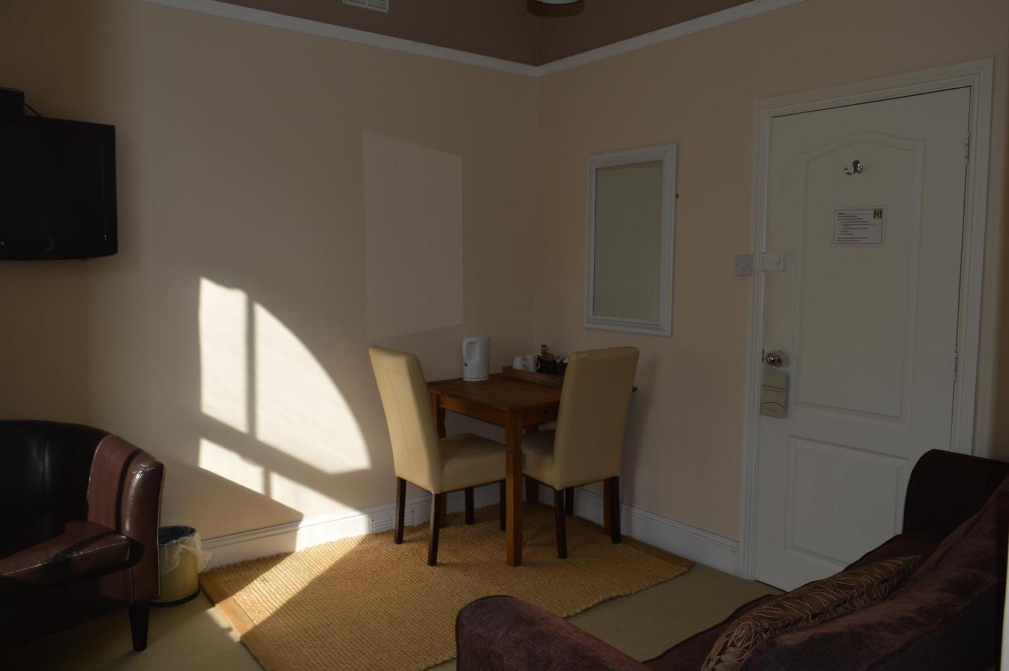 The Sheldon B&B - Free Private Parking Eastbourne Bagian luar foto