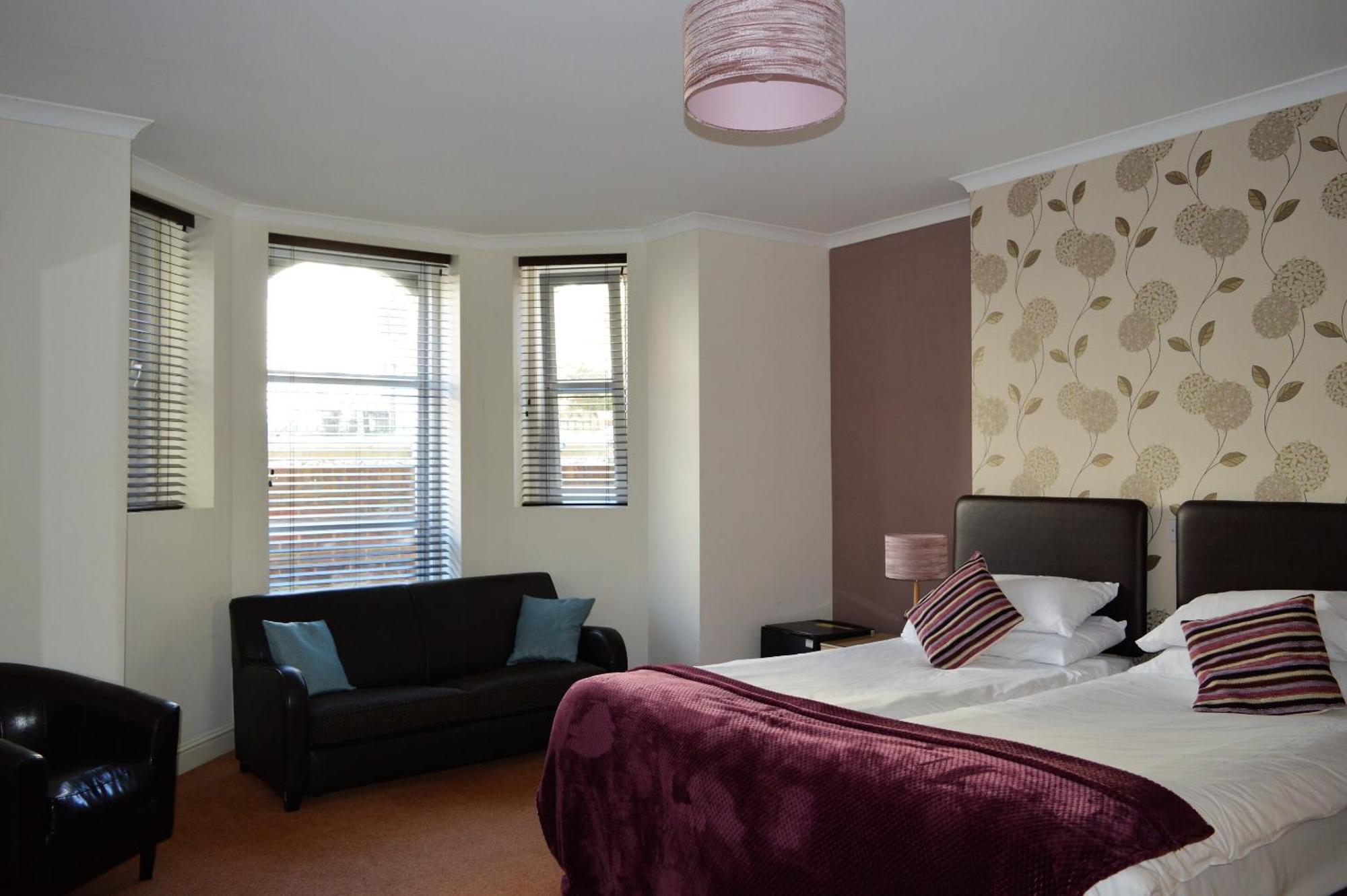The Sheldon B&B - Free Private Parking Eastbourne Bagian luar foto