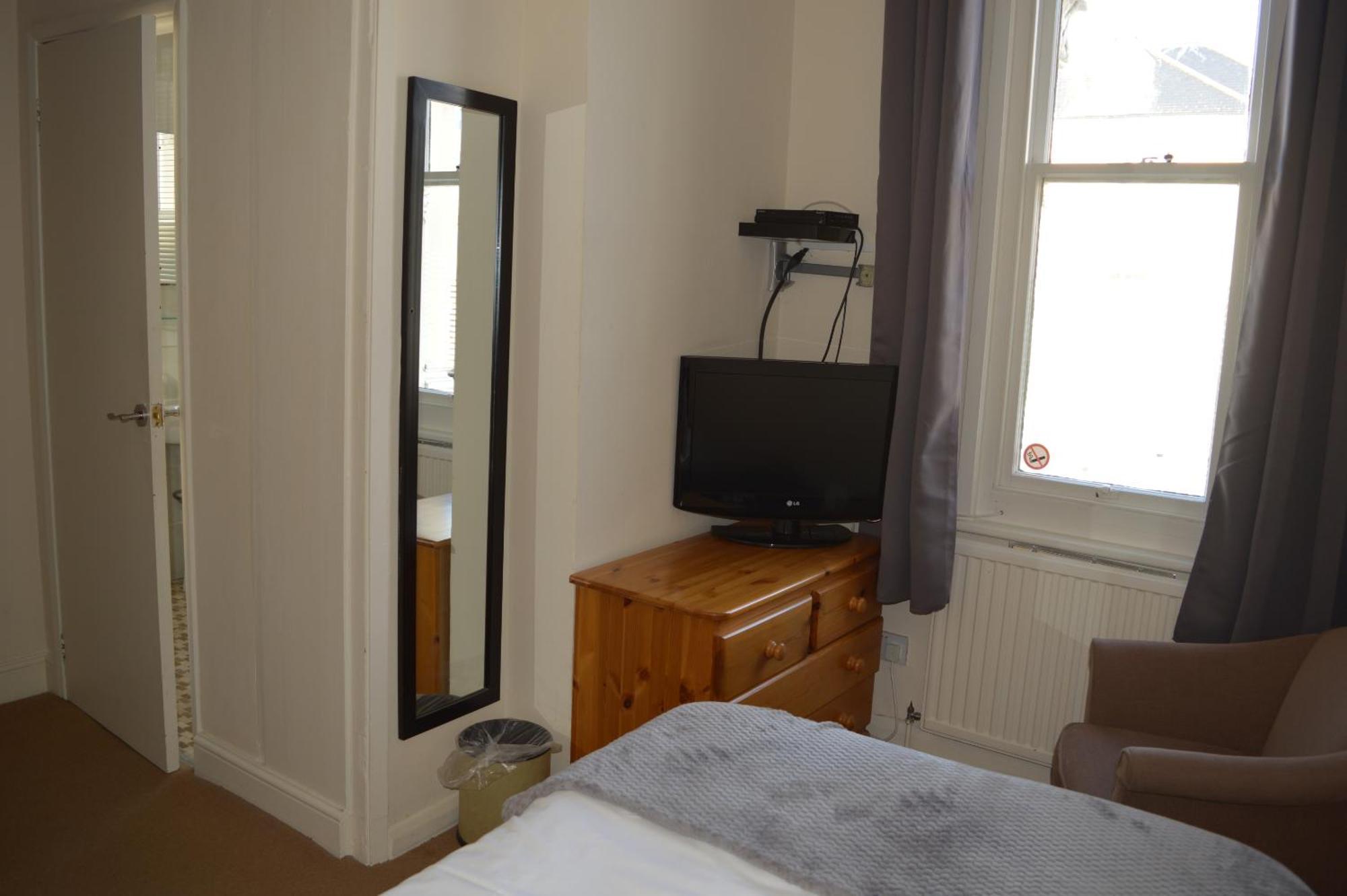 The Sheldon B&B - Free Private Parking Eastbourne Bagian luar foto