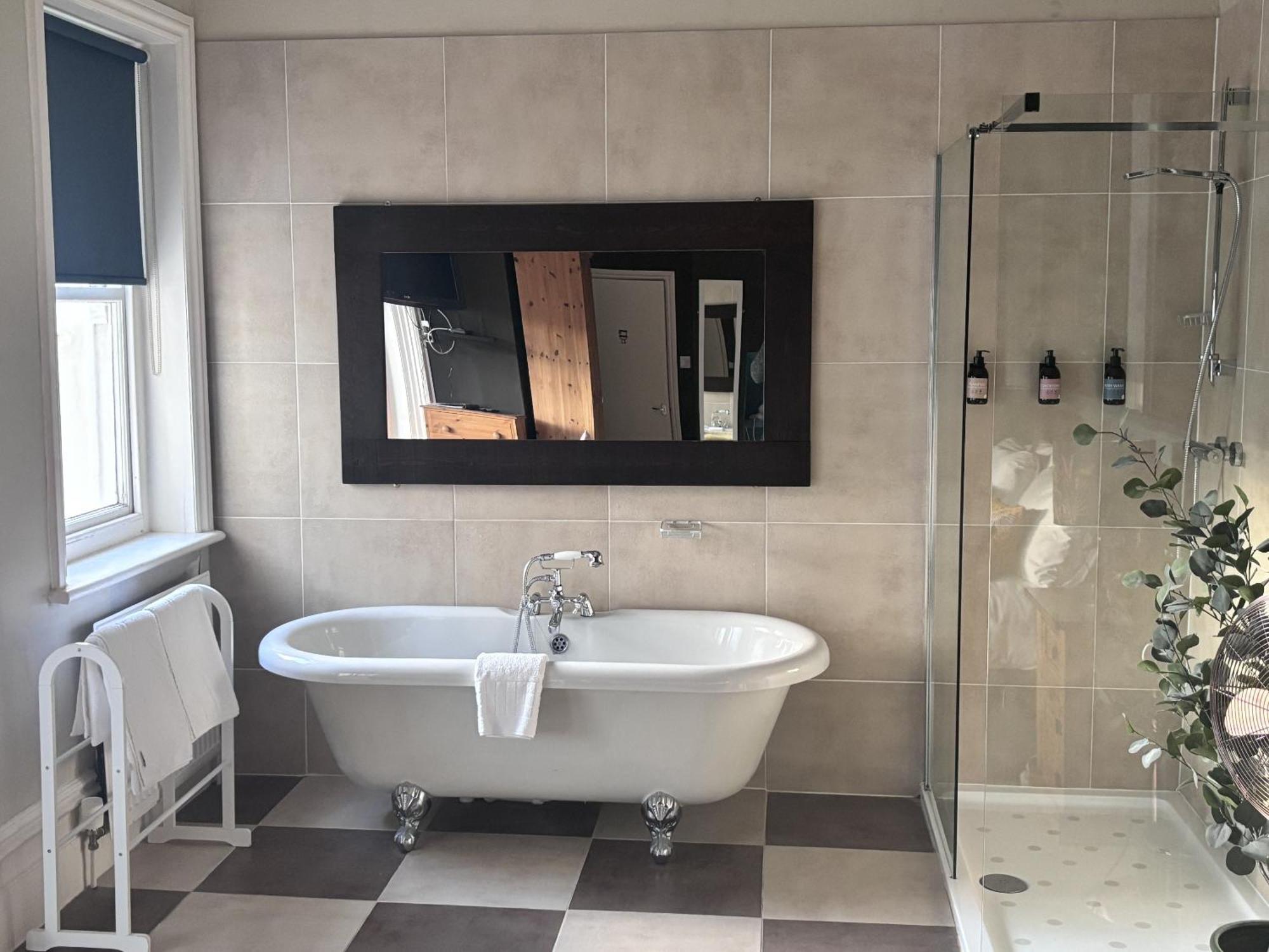 The Sheldon B&B - Free Private Parking Eastbourne Bagian luar foto
