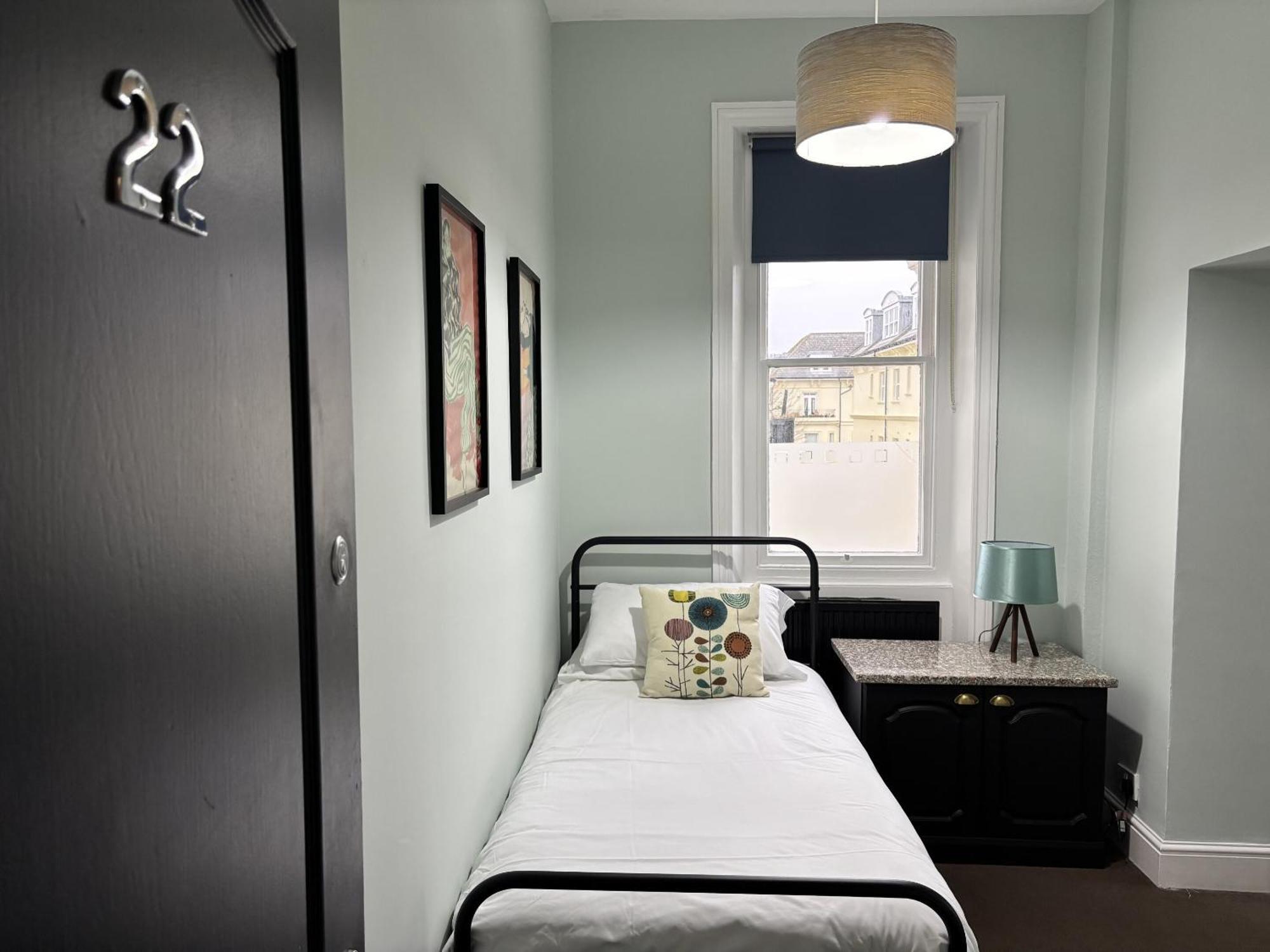 The Sheldon B&B - Free Private Parking Eastbourne Bagian luar foto