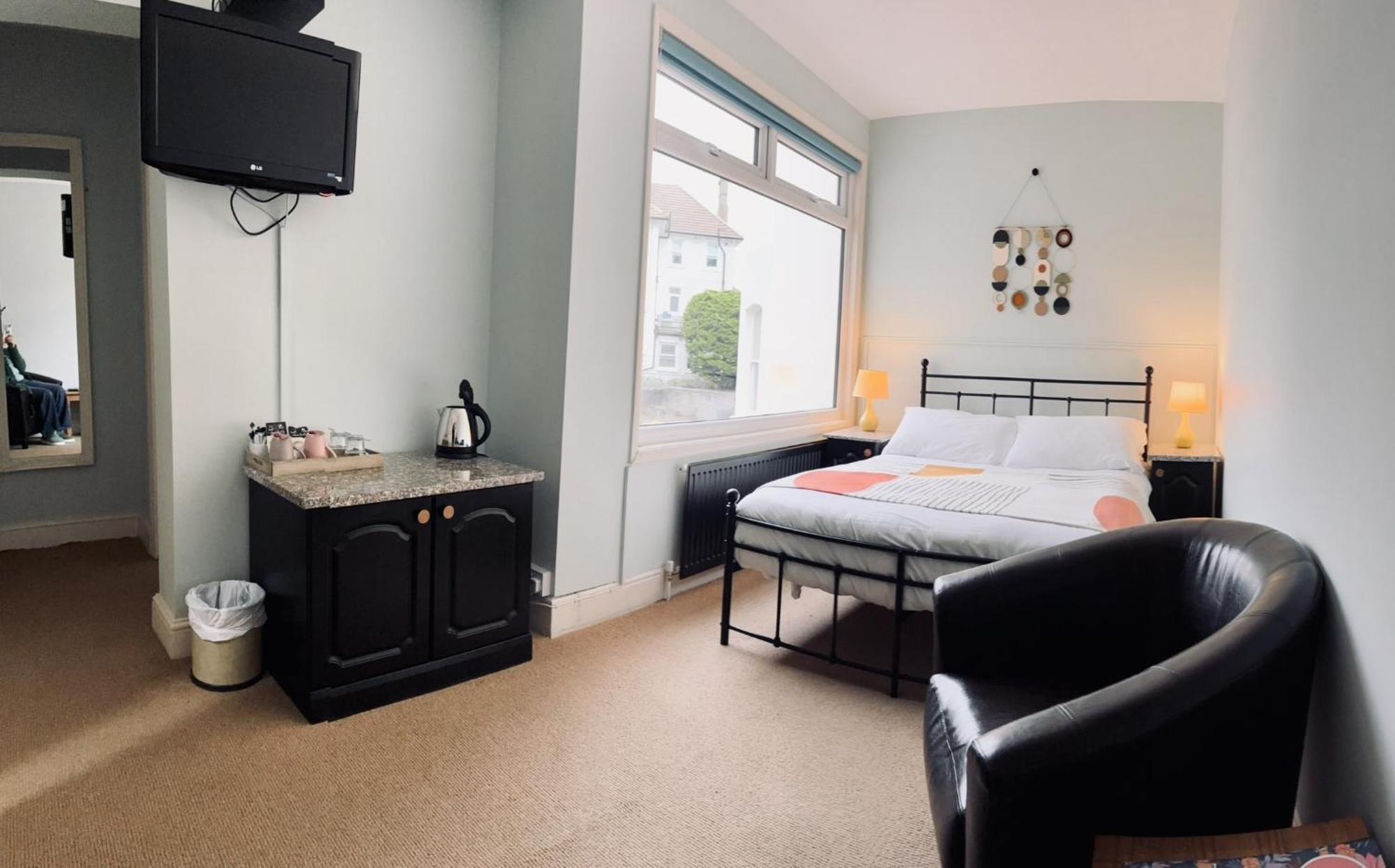 The Sheldon B&B - Free Private Parking Eastbourne Bagian luar foto