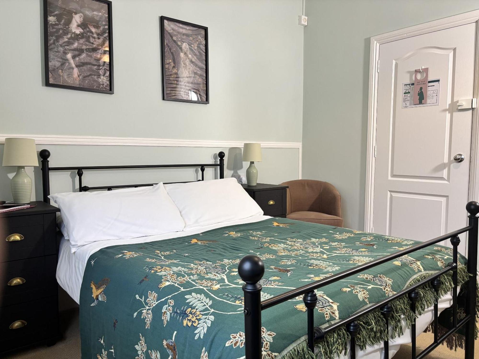 The Sheldon B&B - Free Private Parking Eastbourne Bagian luar foto