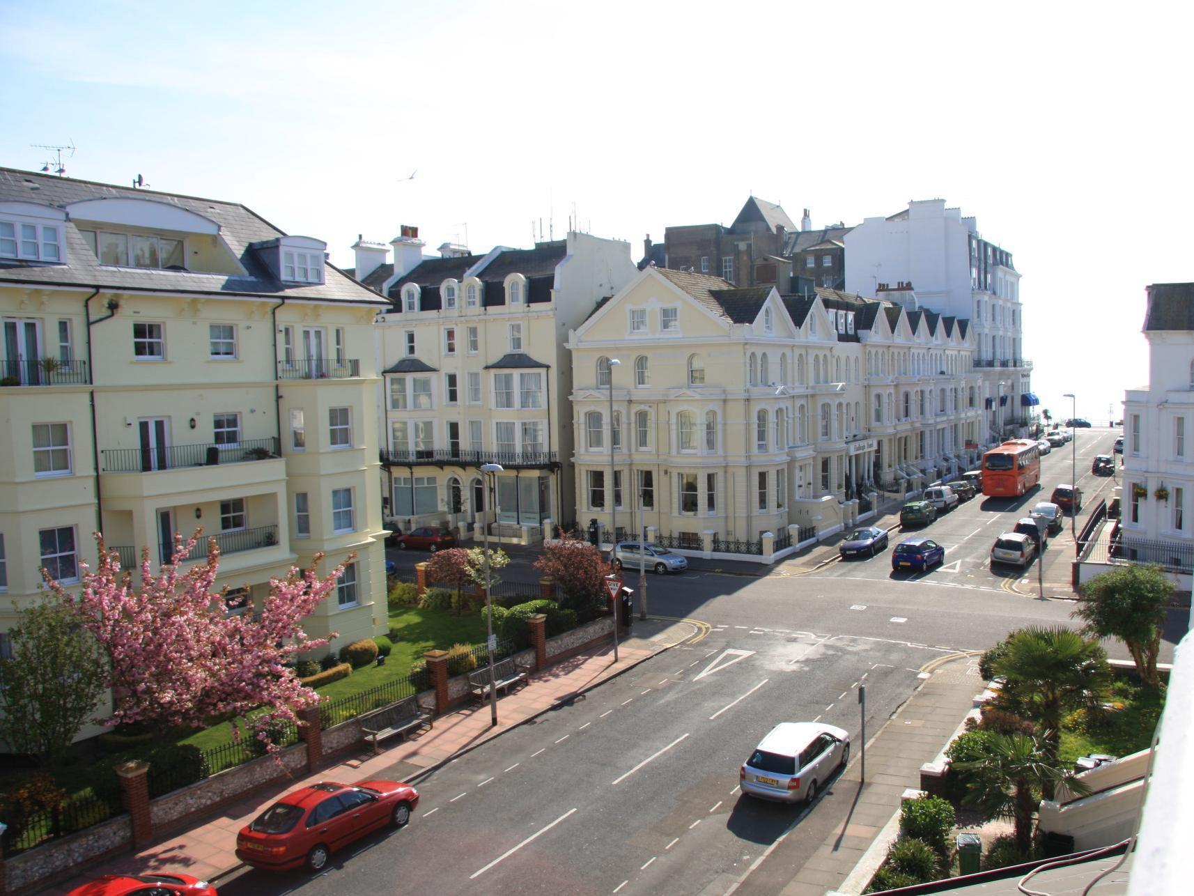 The Sheldon B&B - Free Private Parking Eastbourne Bagian luar foto