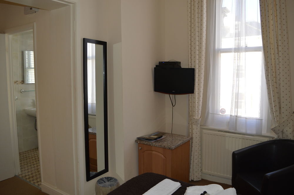 The Sheldon B&B - Free Private Parking Eastbourne Bagian luar foto