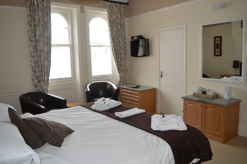 The Sheldon B&B - Free Private Parking Eastbourne Bagian luar foto