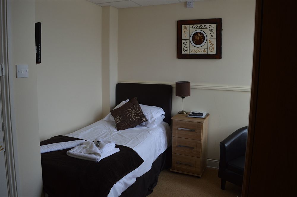 The Sheldon B&B - Free Private Parking Eastbourne Bagian luar foto