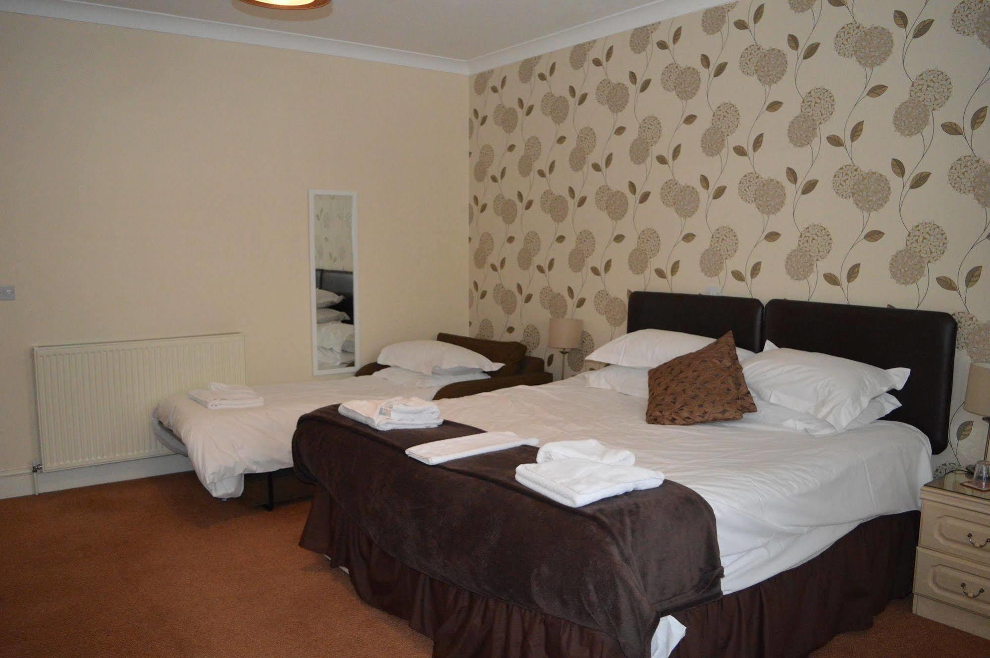 The Sheldon B&B - Free Private Parking Eastbourne Bagian luar foto