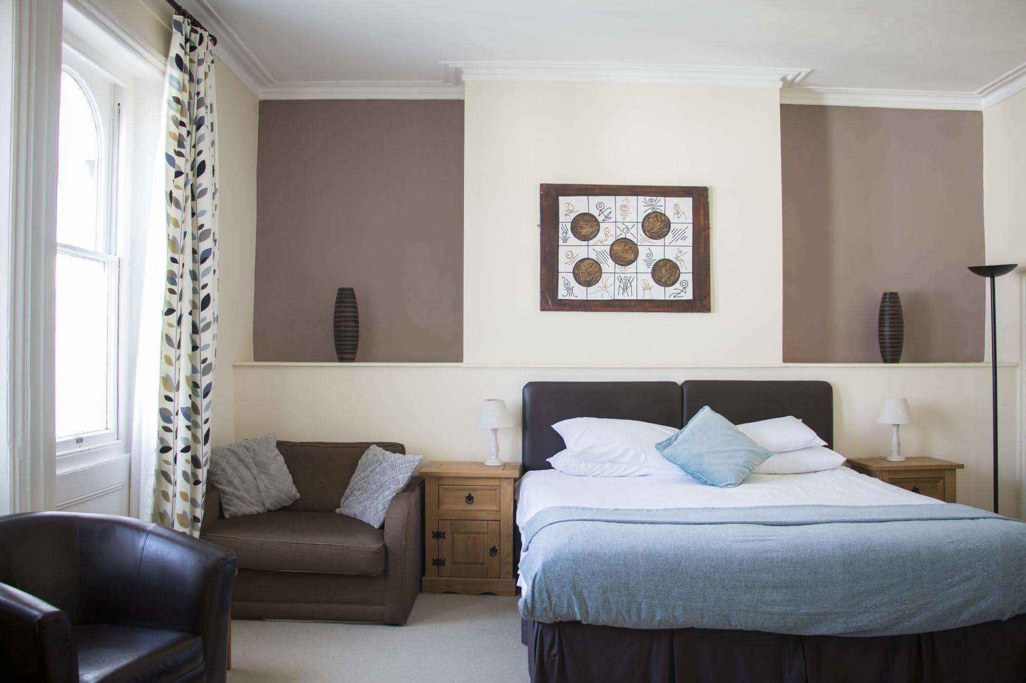 The Sheldon B&B - Free Private Parking Eastbourne Bagian luar foto