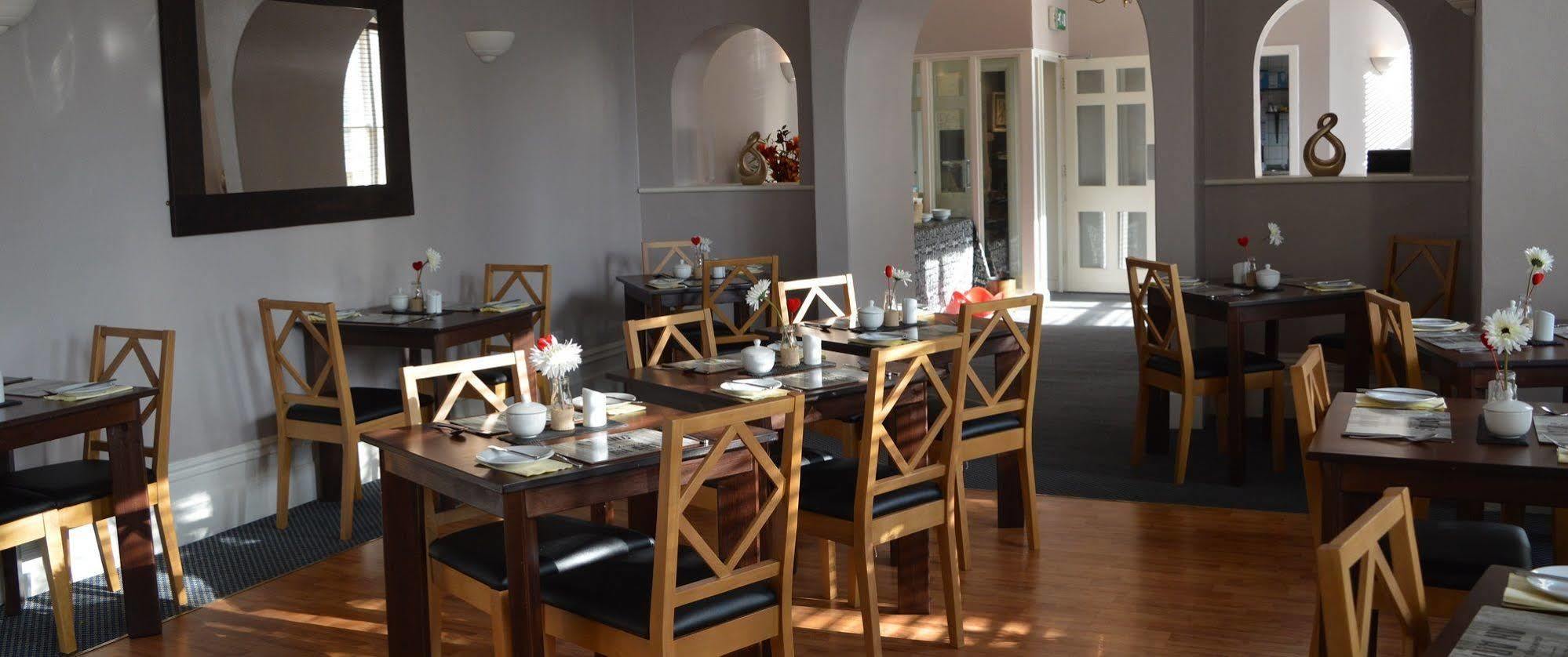The Sheldon B&B - Free Private Parking Eastbourne Bagian luar foto